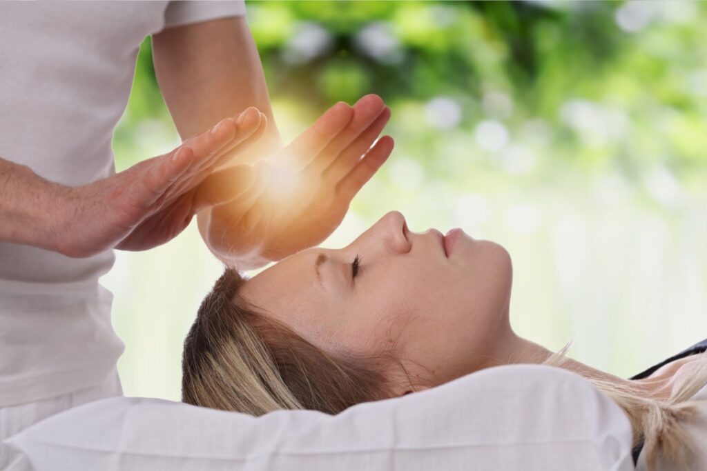 Como o Reiki Atua nos Chakras e Harmoniza Corpo, Mente e Espírito